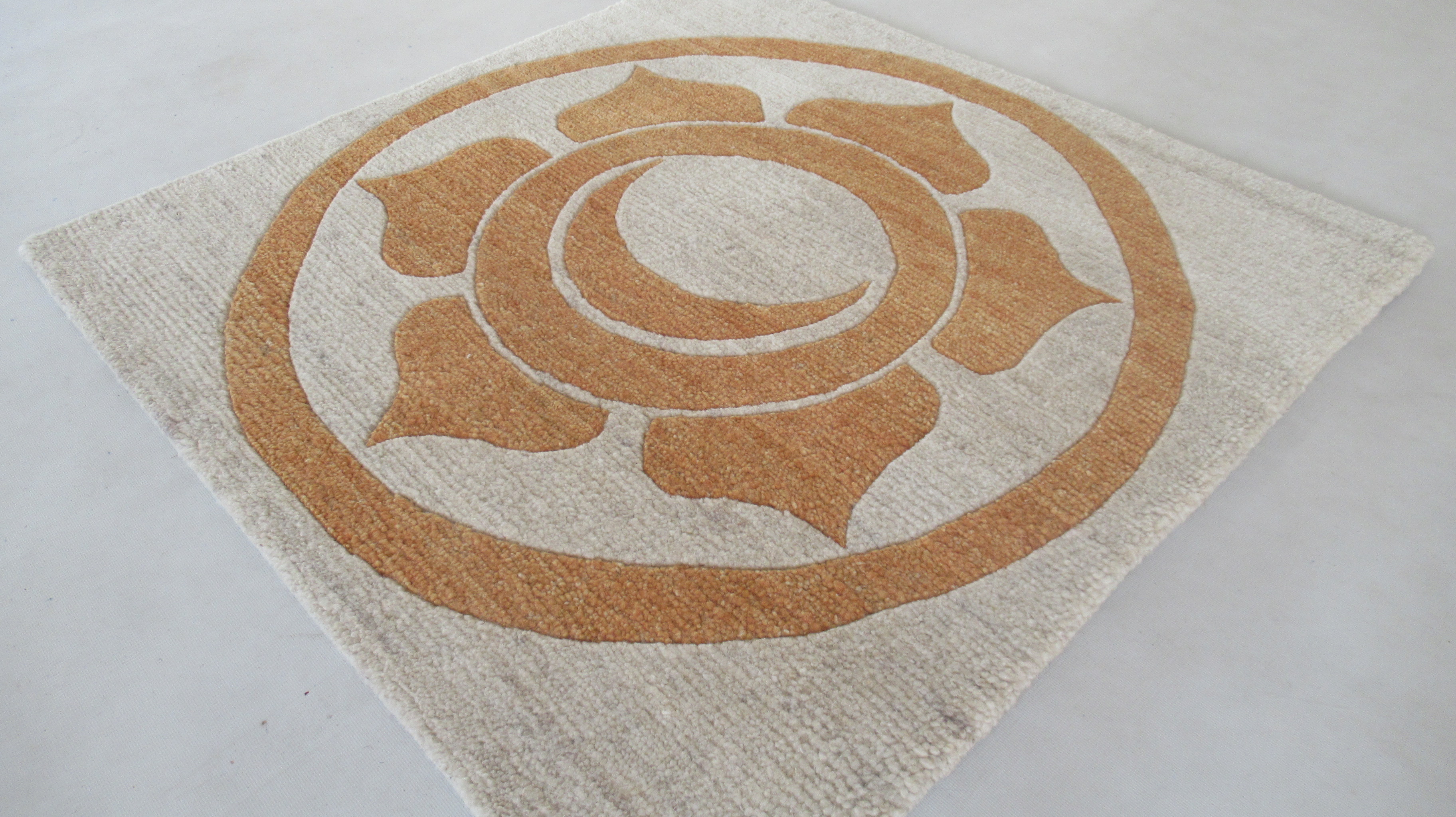 "Chakra S" 30inch x 30 inch Yantra Meditation Rug Tibetan Handknotted Fairtrade 100% Wool (76cm x 76cm)